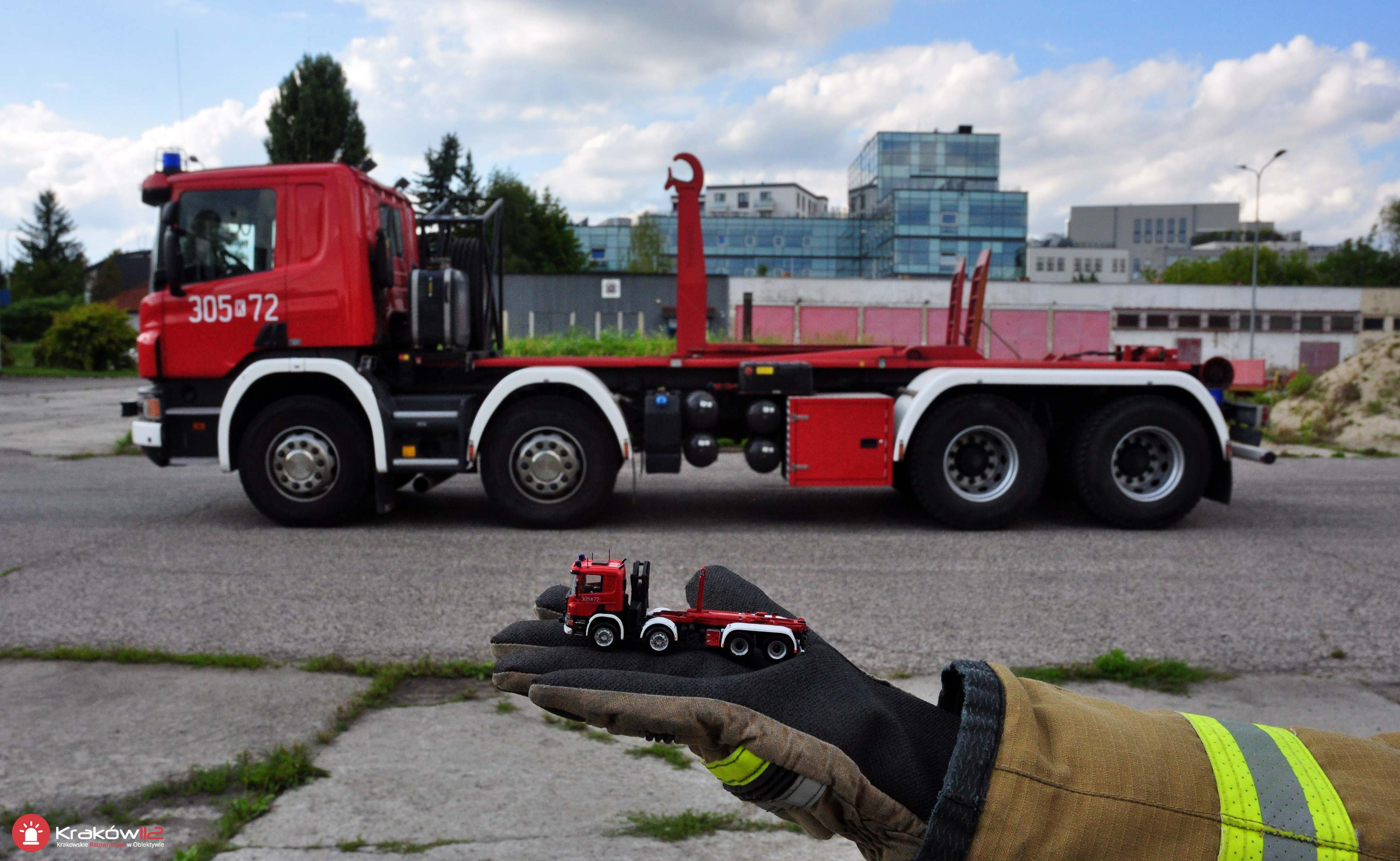 305 72 model razem